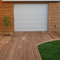 Terrasse et contours arbres en bois